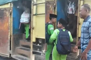 Modifikasi truk demi akses pendidikan, aksi kreatif sopir ini tuai pujian
