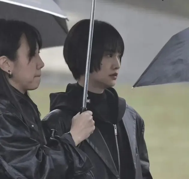 patung memorial Barbie Hsu Weibo