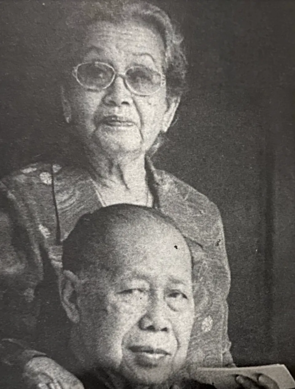 Istri Jenderal Hoegeng berbagai sumber