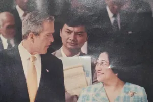 Kisah unik eks Wamenlu Dino Patti Djalal, foto jadulnya berubah wajah bule dalam serial Jack Ryan