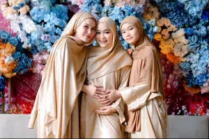 8 Momen hangat dan khidmat syukuran tujuh bulanan kehamilan Syifa adik Ayu Ting Ting