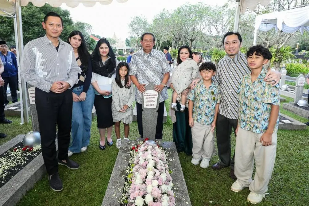 SBY ziarah makam Ani Yudhoyono foto: Instagram/@agusyudhoyono