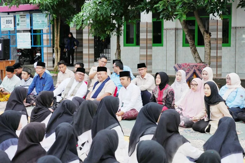 Kepala BGN Cicipi MBG Instagram @apdianutama; bgn.go.id Kepala BGN Cicipi MBG Instagram @apdianutama; bgn.go.id