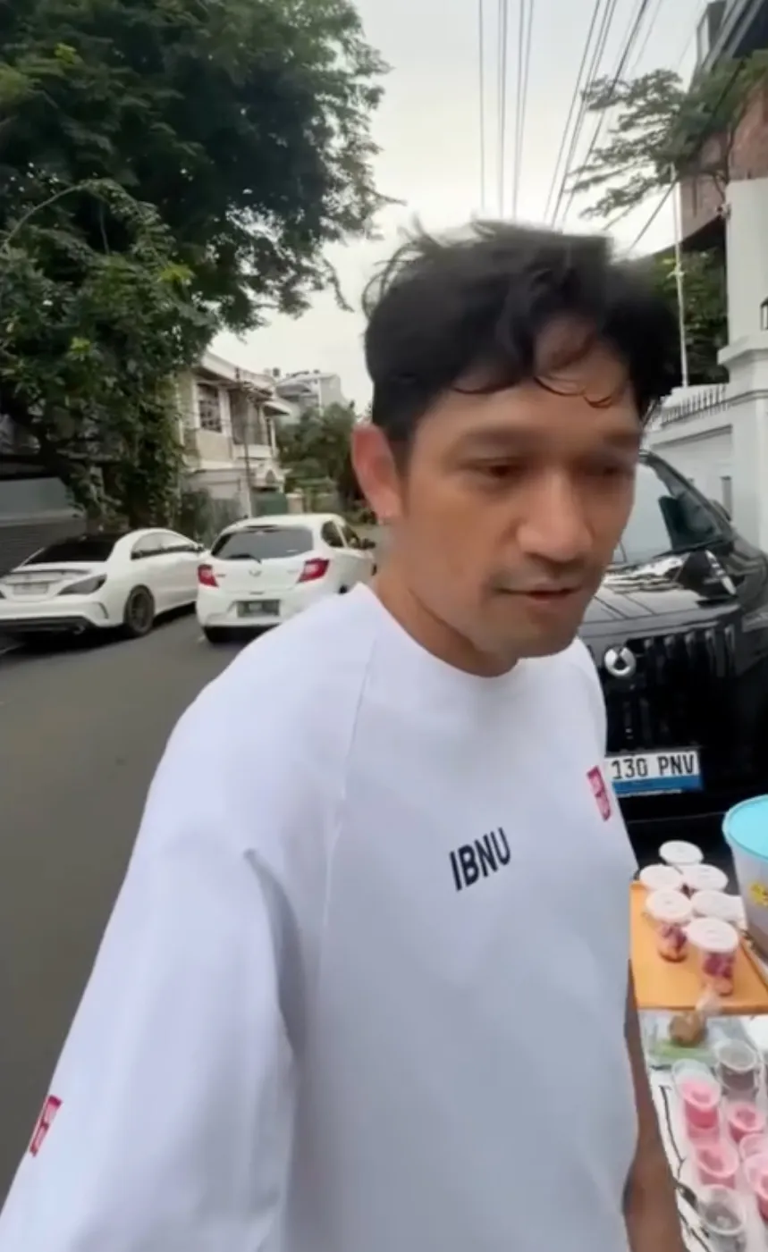 Anak Ibnu Jamil jualan takjil Instagram/@ibnujamilo Anak Ibnu Jamil jualan takjil Instagram/@ibnujamilo