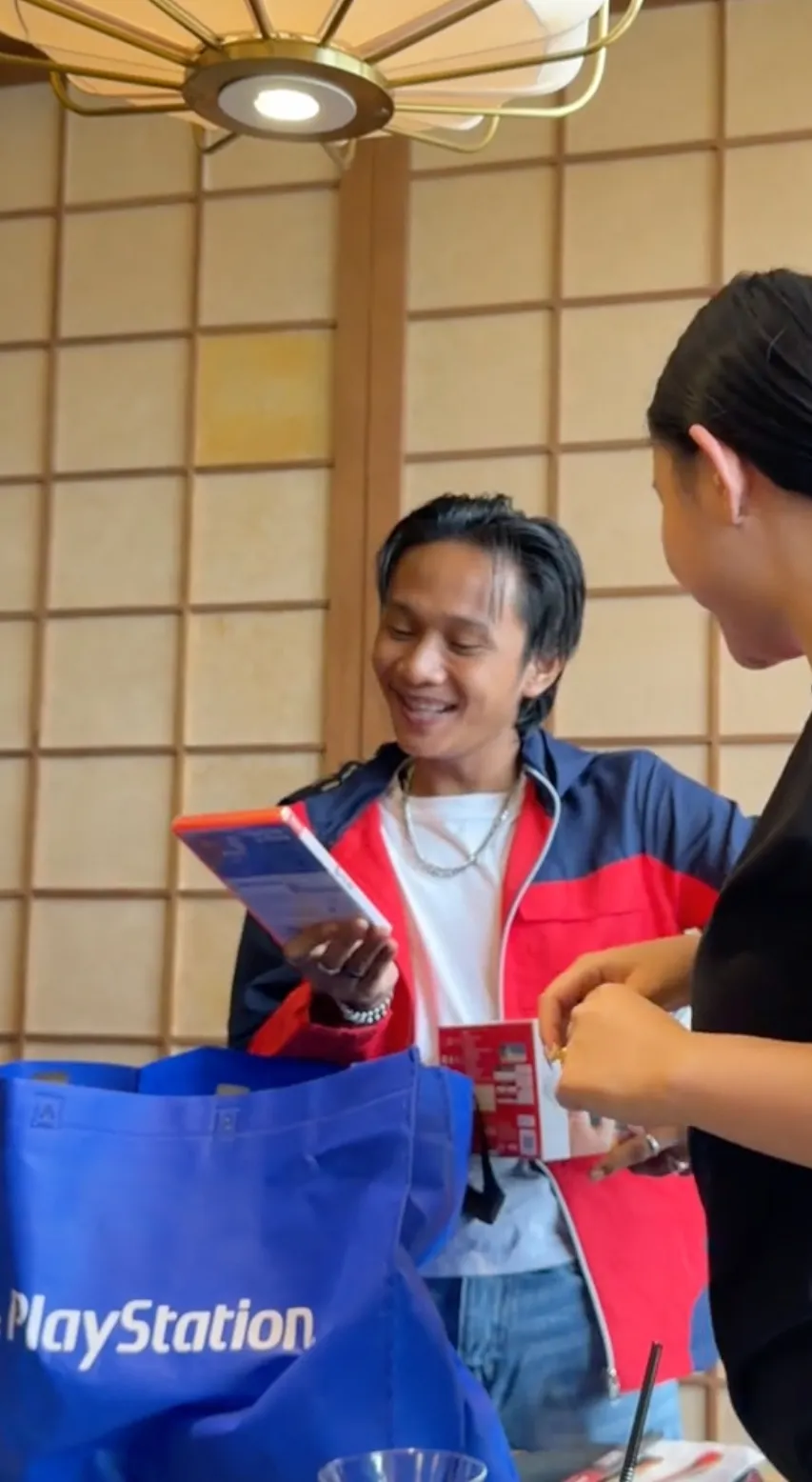 Amanda Manopo kasih hadiah Fajar Sad Boy TikTok @agml612