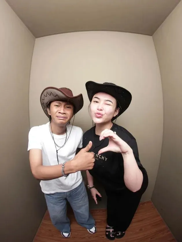 Amanda Manopo kasih hadiah Fajar Sad Boy TikTok @agml612