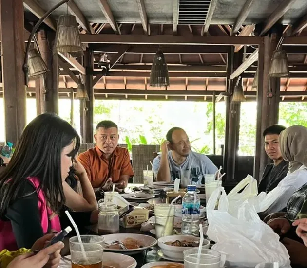 Kenangan Anang Hermansyah Lulus S2 berbagai sumber