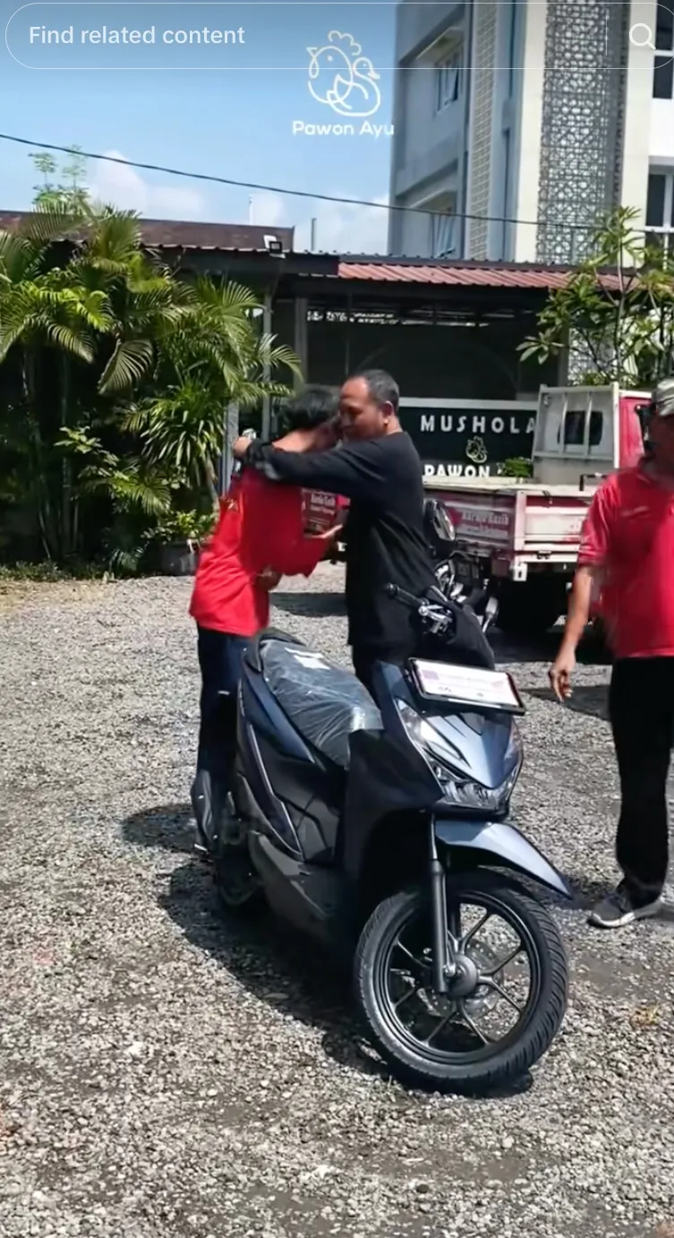 Hadiah Motor THR TikTok @pawonayukartasura