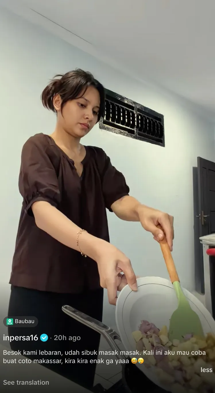 Indah Permatasari masak Coto Makassar TikTok/@inpersa16 Indah Permatasari masak Coto Makassar TikTok/@inpersa16