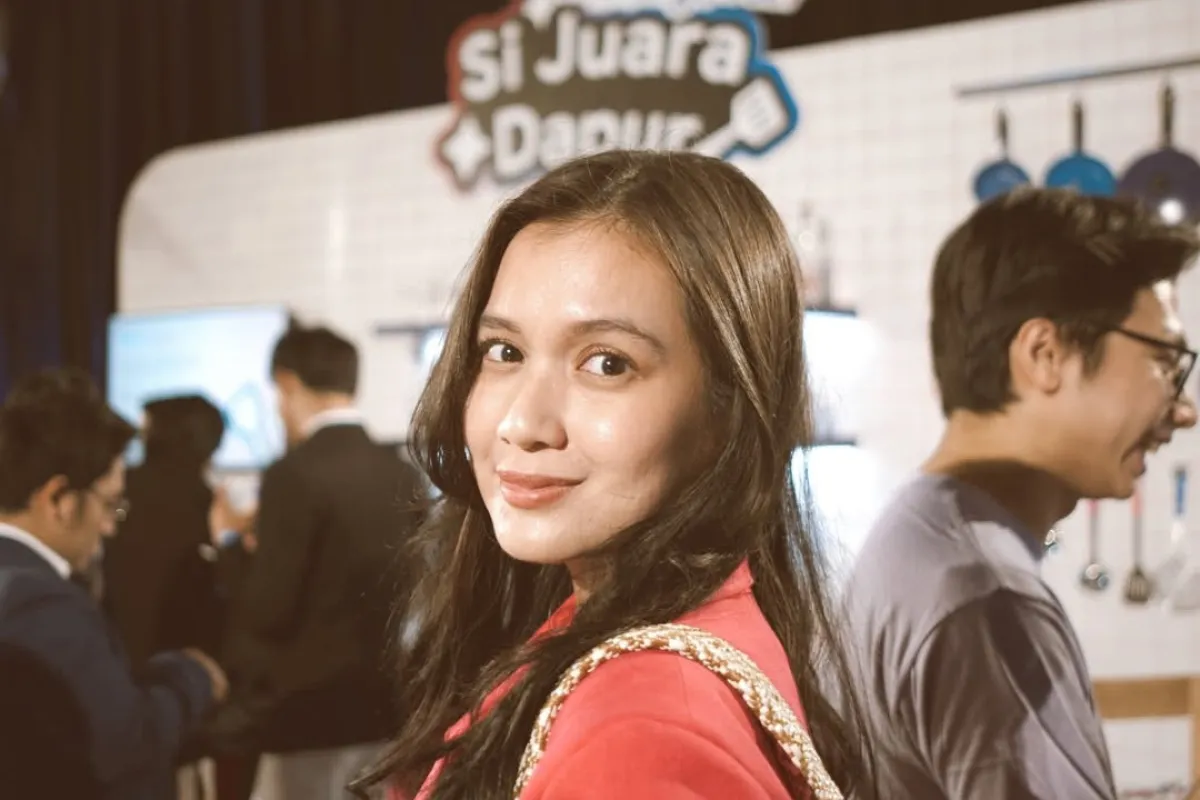 Kisah Dea Annisa jadi tulang punggung keluarga dan tunda pernikahan