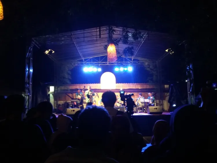 Syahdunya Pasar Keroncong Kotagede di tengah gerimis romantisnya Jogja