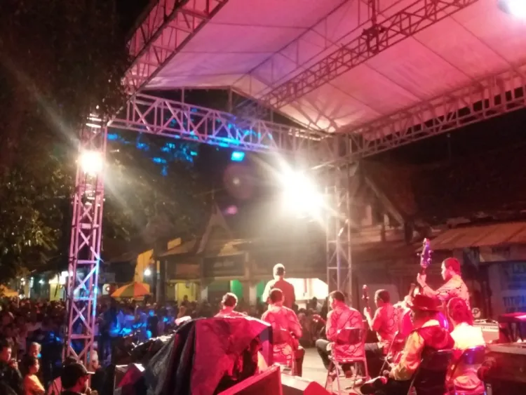 Syahdunya Pasar Keroncong Kotagede di tengah gerimis romantisnya Jogja