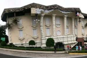 10 Bangunan ini sangat unik, nggak ada duanya & bikin penasaran!