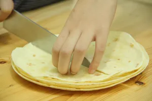 Bikin sendiri Classic Pico de Gallo with Tortilla Chips kamu, yuk!