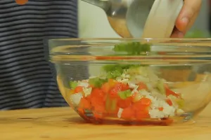 Bikin sendiri Classic Pico de Gallo with Tortilla Chips kamu, yuk!