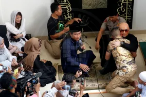 9 Pesona Sabrina berkerudung dampingi Deddy Corbuzier bersyahadat