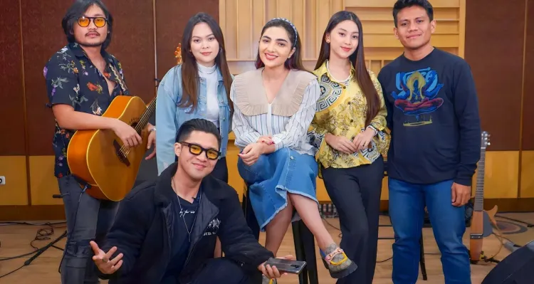 Perdana tampil langsung disoraki massa, ini 7 penampilan Anang and Friends dari panggung ke panggung