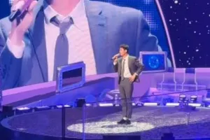 9 Potret dokter Reisa hadiri BTS Festa 2024, momennya dipeluk Jin BTS bikin iri ARMY se-Indonesia