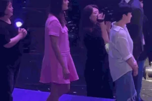 9 Potret dokter Reisa hadiri BTS Festa 2024, momennya dipeluk Jin BTS bikin iri ARMY se-Indonesia