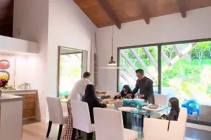 Dulu hidup susah kini jadi juragan skincare, 9 potret rumah Juragan99 di Los Angeles ini bak istana