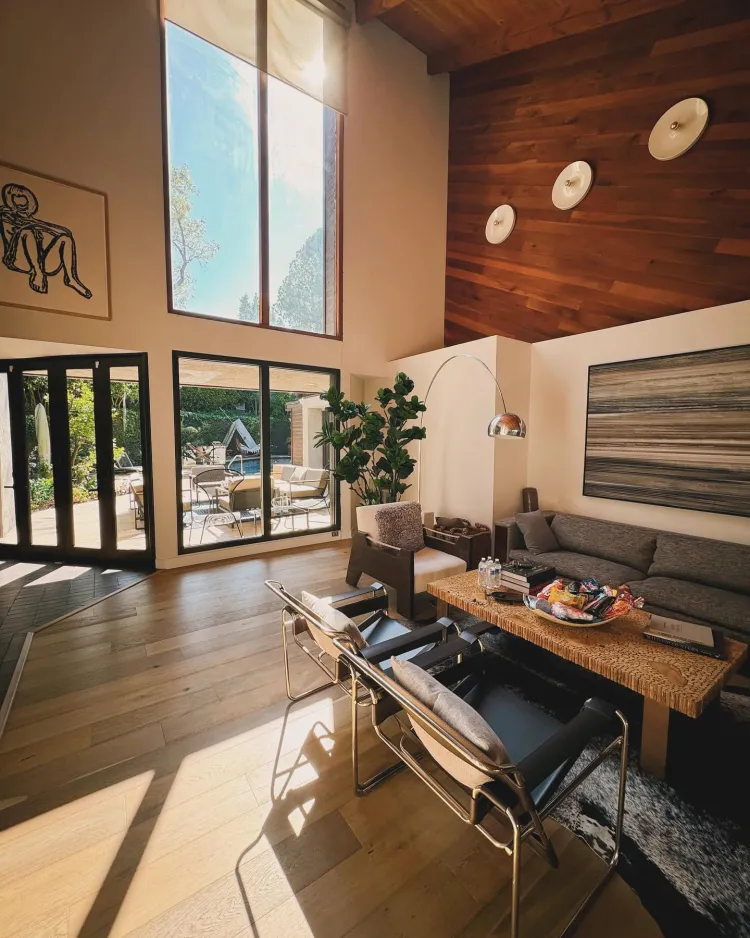 Dulu hidup susah kini jadi juragan skincare, 9 potret rumah Juragan99 di Los Angeles ini bak istana