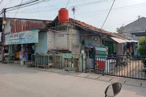 Letaknya di kampung padat penduduk di Jaksel, ini 7 potret kontrakan 14 pintu Adul yang kini dijual
