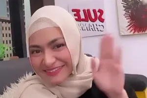 Kini mata pencariannya jadi DJ, ini 11 transformasi Nathalie Holscher dari berhijab hingga jadi DJ