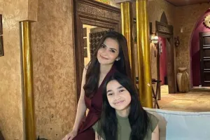 Ibu dan anak selisih 30 tahun, 9 potret Cut Tary dan anak gadisnya Sydney ini seperti kakak beradik