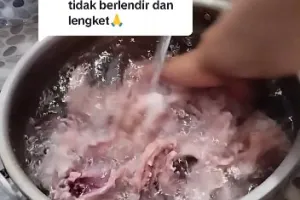 Tanpa diberi cuka, ini trik mengolah ceker agar tak lengket dan berlendir cukup pakai 1 jenis daun