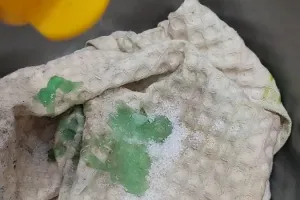 Trik hilangkan noda membandel bertahun-tahun di kain, bersih tanpa capek mengucek