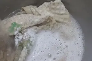 Trik hilangkan noda membandel bertahun-tahun di kain, bersih tanpa capek mengucek