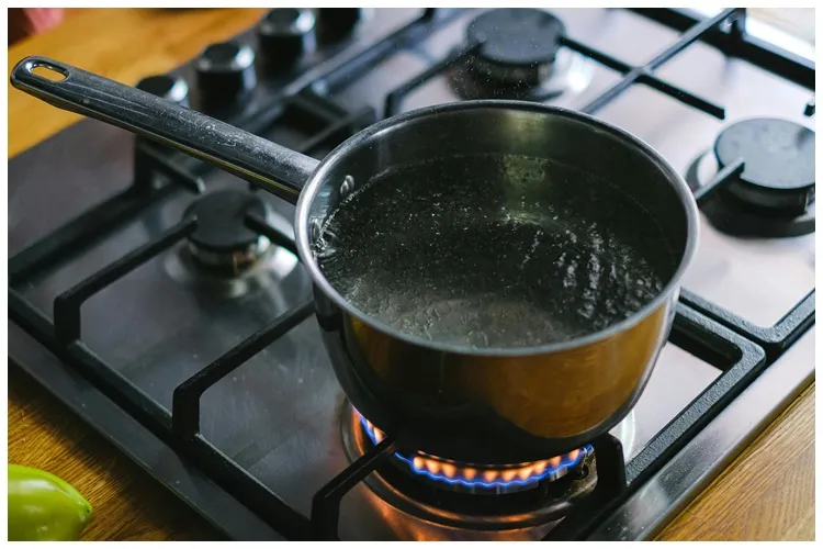 Tanpa bahan tambahan, begini trik praktis merebus air agar cepat mendidih andalkan 1 alat sederhana
