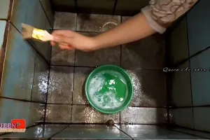 Cara bersihkan kerak hitam di keramik bak mandi, bersih kinclong tanpa disikat andalkan 1 bahan dapur