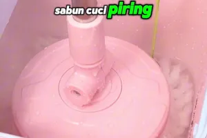 Cara mengepel lantai berminyak pakai 2 bahan dapur, sekali usap langsung kesat maksimal