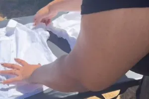 Bukan direndam pemutih, ini trik kembalikan baju putih yang kusam jadi cerah lagi pakai 2 bahan dapur