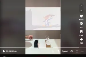 Cara mudah bikin bioskop mini sendiri di rumah cuma pakai 1 alat dapur, nonton film makin puas