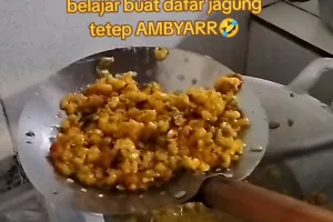 Momen kocak warganet belajar masak dadar jagung ini justru jadi ambyar, tapi endingnya bikin lega