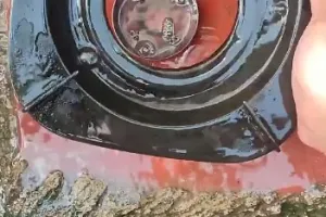 Tak direndam air panas, cara bapak-bapak usir noda kerak tungku kompor ini cuma tambah 1 bahan dapur