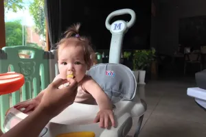 Trik Jennifer Coppen bikin MPASI ini super praktis cuma 2 langkah, anak makin lahap