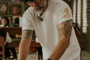 Bukan untuk awet muda tapi jaga penampilan di usia 50-an, 7 potret terbaru Jeremy Thomas usai facelift