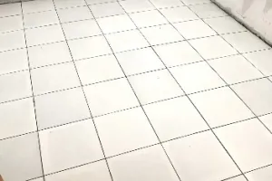 Tanpa digosok karbol, ini trik bersihkan lantai keramik kusam dan berkerak cukup tambah 1 bahan dapur