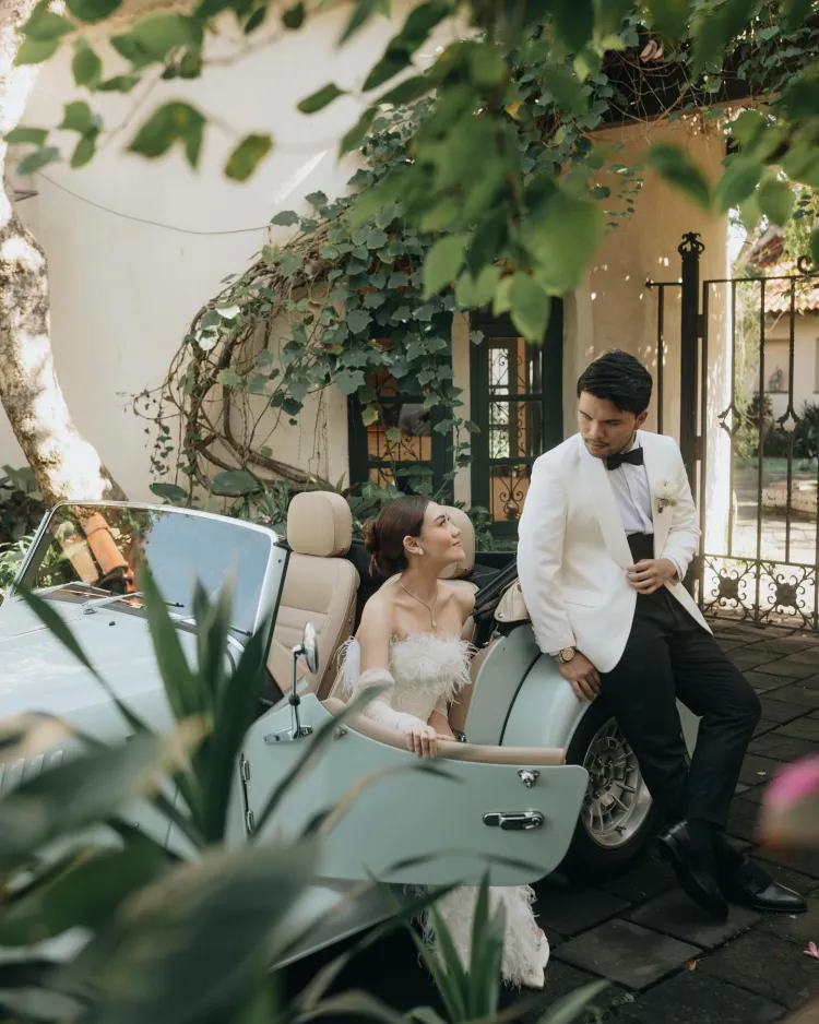 9 Pemotretan Aaliyah Massaid-Thariq Halilintar bertema retro glam, vibesnya bak pengantin Hollywood