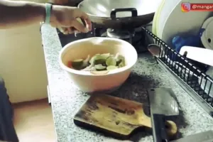 Cara Aprilio Manganang masak ceker cabai hijau ini super gampang, antiamis dan bumbu meresap