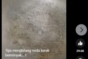 Cara basmi noda kerak gosong dan lemak ini ampuh bikin dasar wajan bersih, cuma gunakan 3 bahan dapur
