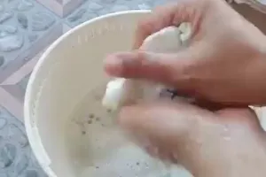 Tak perlu digosok sabun batang, ini cara cuci kaus kaki dekil agar bersih hanya pakai 3 bahan dapur