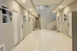 Rombak bangunan tua, intip 11 potret kos-kosan baru milik Tya Ariestya di Karawang desainnya minimalis