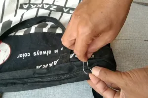 Tak perlu diganti baru, ini trik praktis memasang resleting lepas andalkan 1 alat dapur