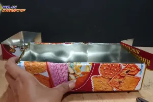 Bukan dijadikan celengan, pria ini punya trik sulap kaleng biskuit bekas jadi alat masak