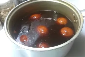 Hemat gas cuma 30 menit, ini trik bikin telur asin agar semakin gurih dan tak pucat