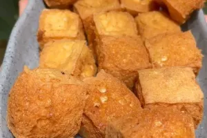 Nggak perlu dibaluri tepung, ini cara goreng tahu susu supaya tak pecah dan tetap kokoh